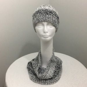 Knitted beanie hat /W cowl